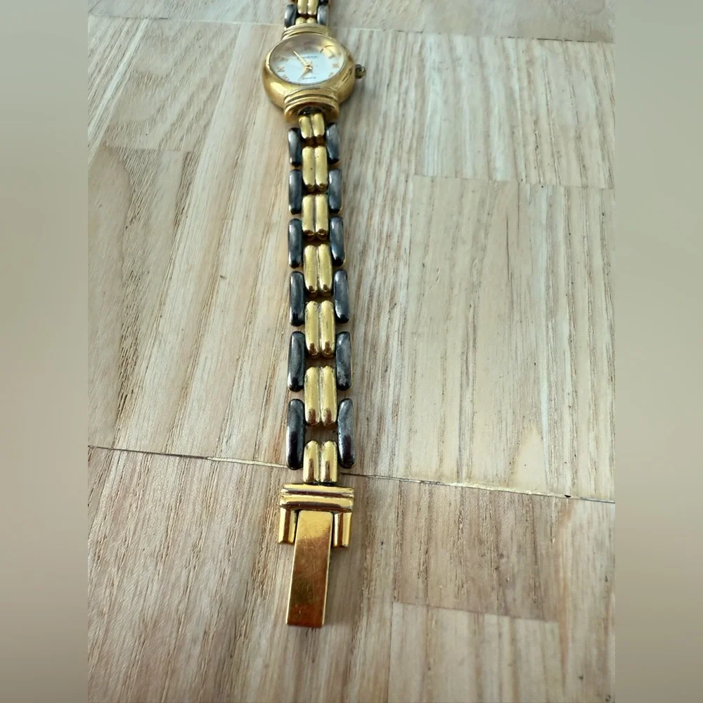 Rare vintage Armitron ladies reversible metal two tone watch NEW BATTERY